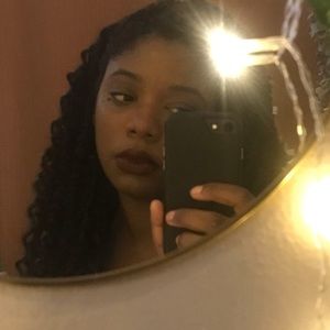 Meet your Posher, Kendra